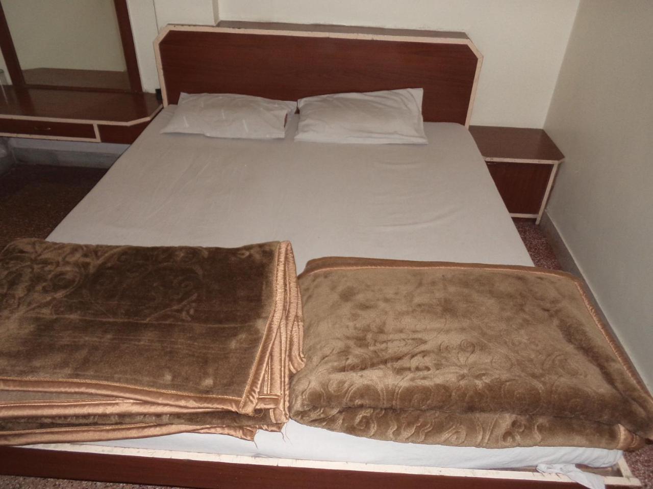 Vijay Palace Hotell Indore Exteriör bild